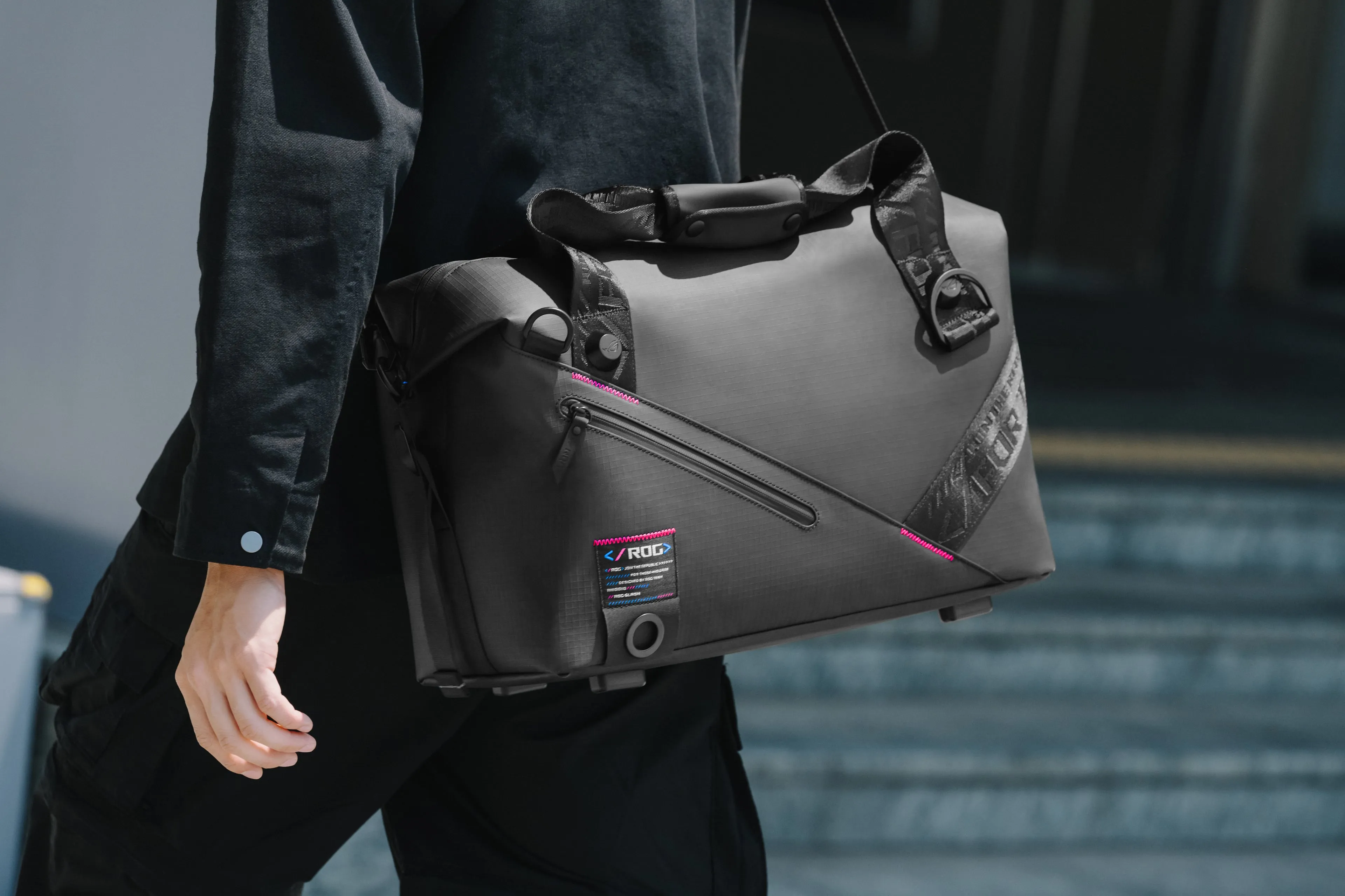 ROG SLASH Duffle Bag | アパレル,バッグ,ギア | ROG 日本