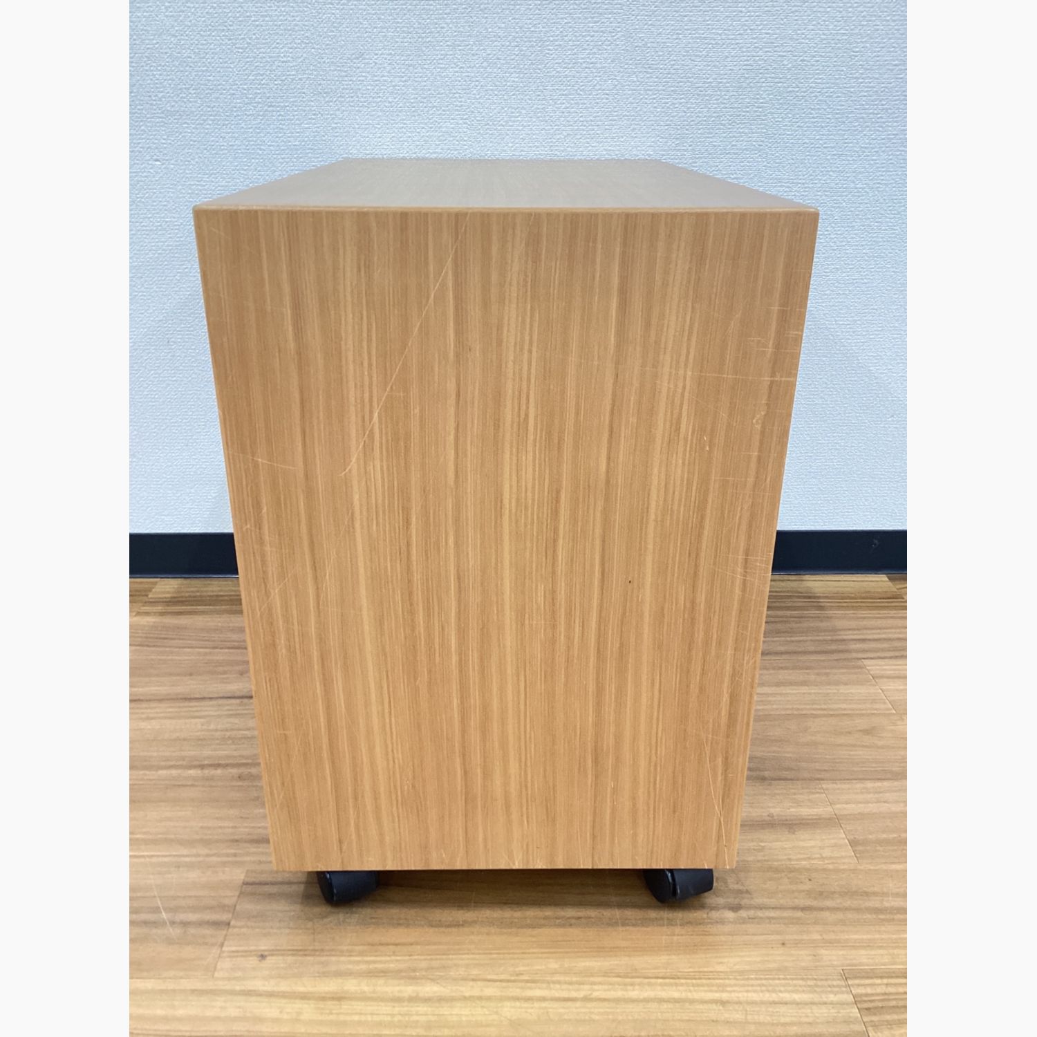 CONDE HOUSE (カンディハウス) サイドテーブル ストライプ キャスター