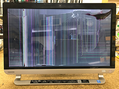 東芝 D71/U PD71UBP-BWAの液晶画面割れ パソコン修理 | 液晶修理センター