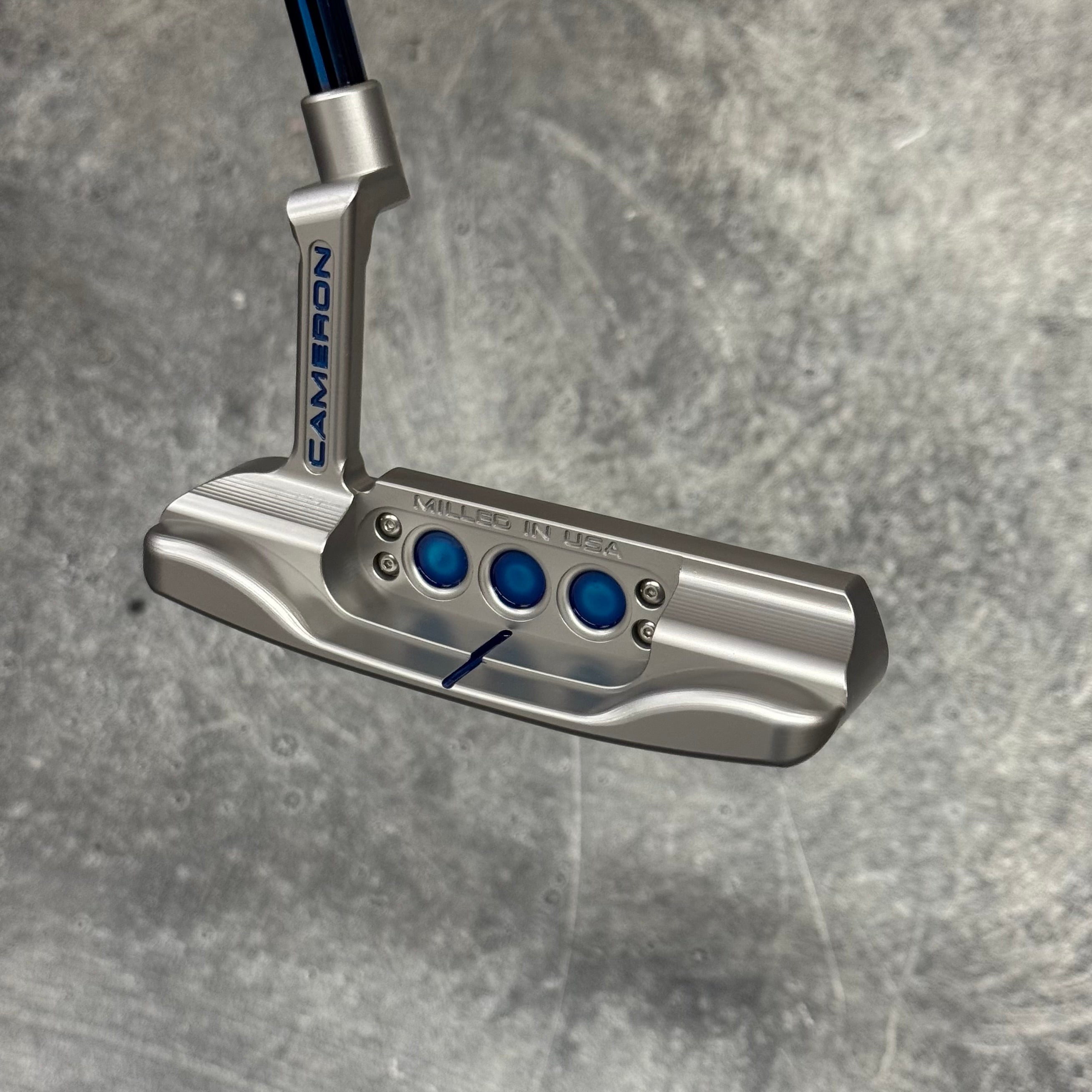 Scotty Cameron Studio Style Newport (Tour Satin with Crazy Rainbow