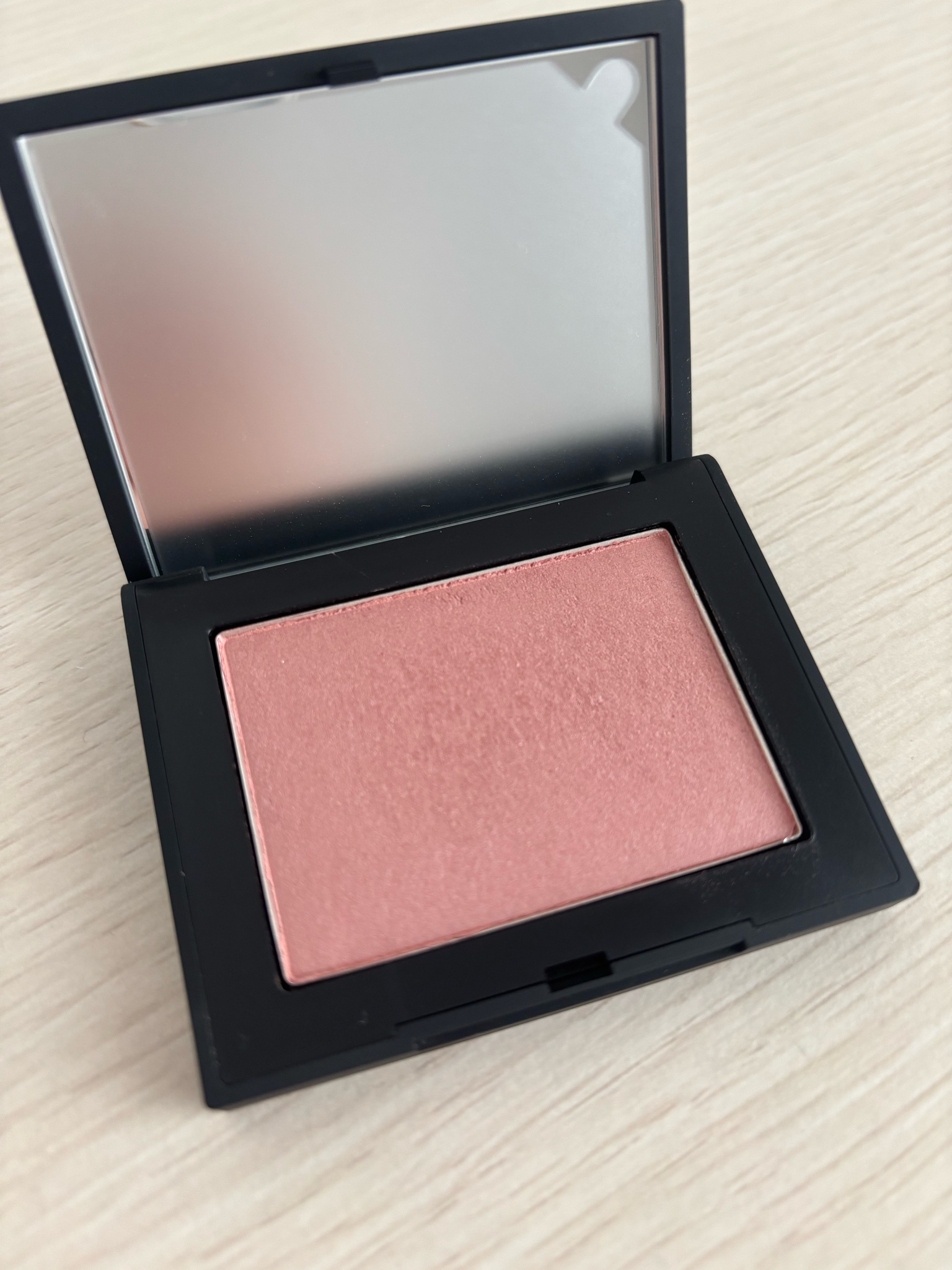 NARS / ブラッシュ N 906 LOVES ME NOTの公式商品情報｜美容・化粧品