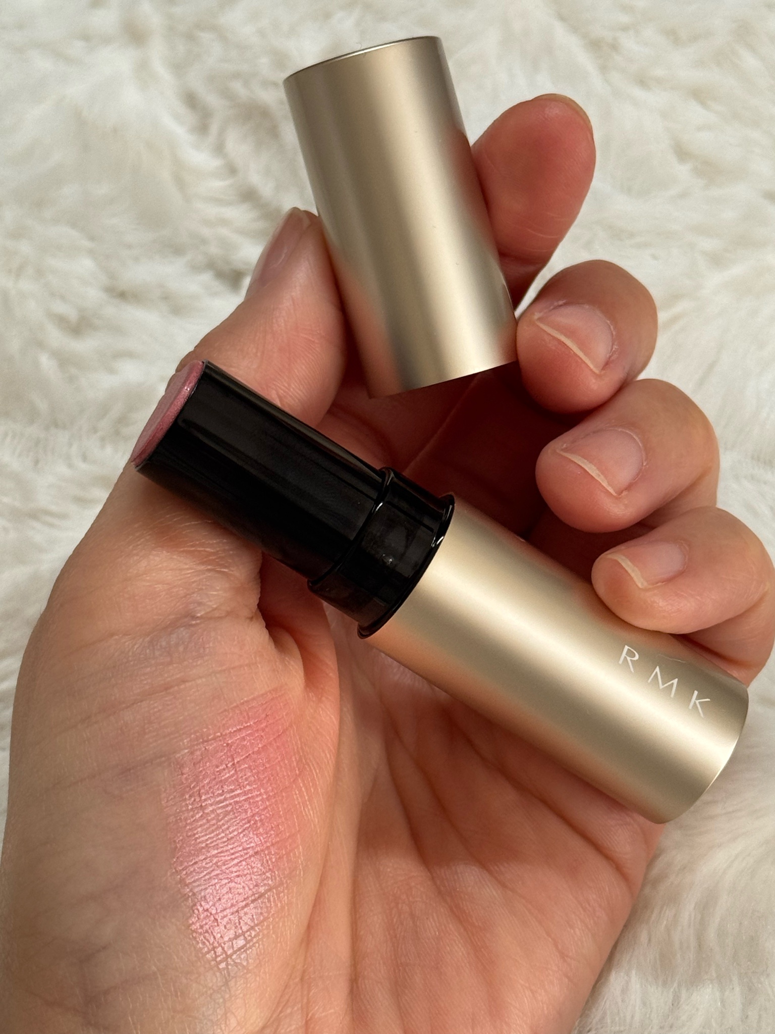 RMK / RMK ラディアントカラースティック 05 マグノリア ミストの公式