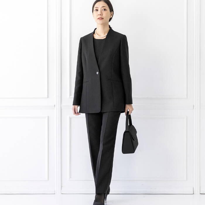 洗える｜ストレッチ素材のパンツスーツ 9号・ブラック｜東京ソワール