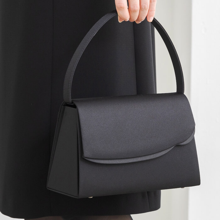 撥水加工】変形スカラップのフォーマルバッグ ・ブラック｜東京