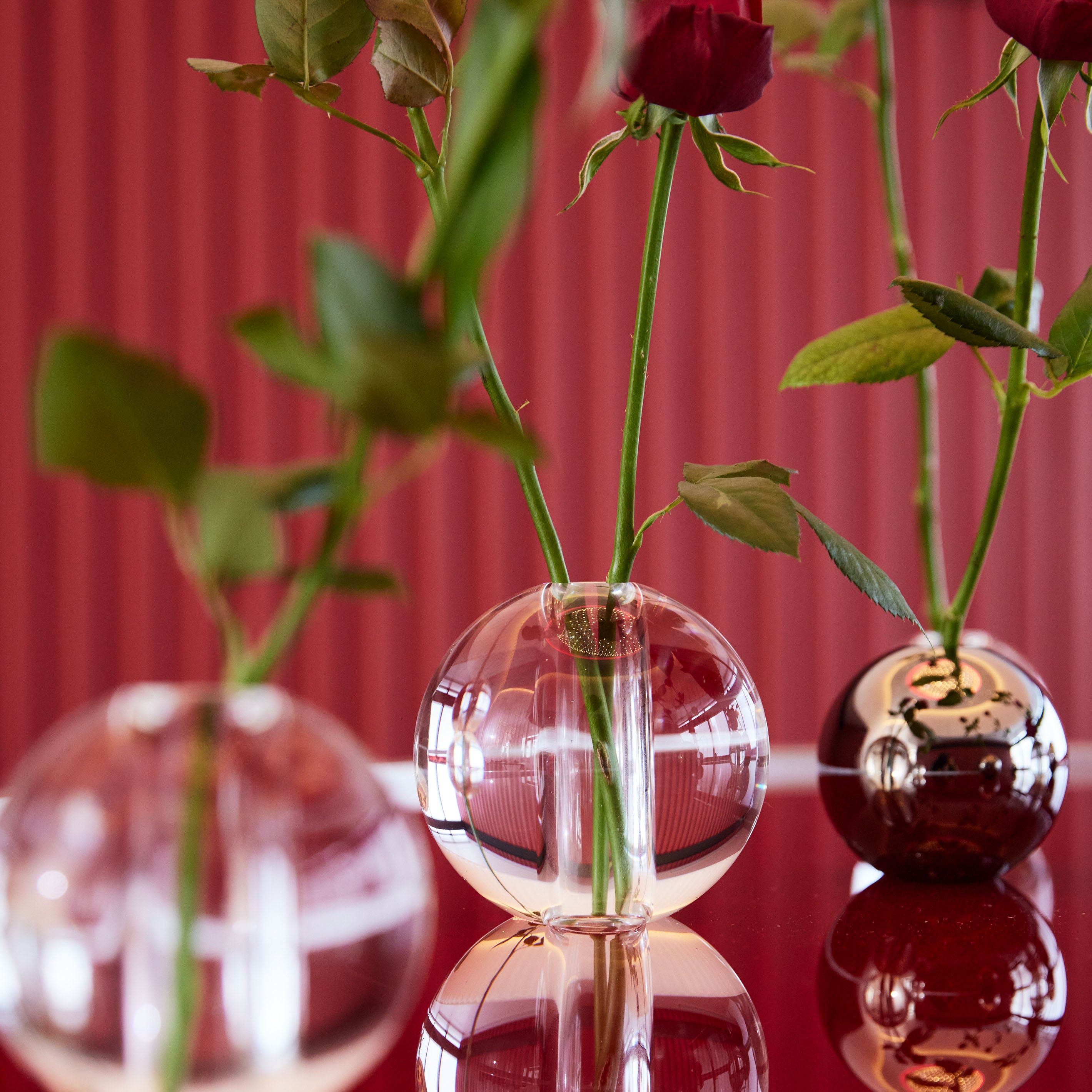 特別な日のプレゼントにもおすすめ！高級感のある丸いクリスタルガラスの