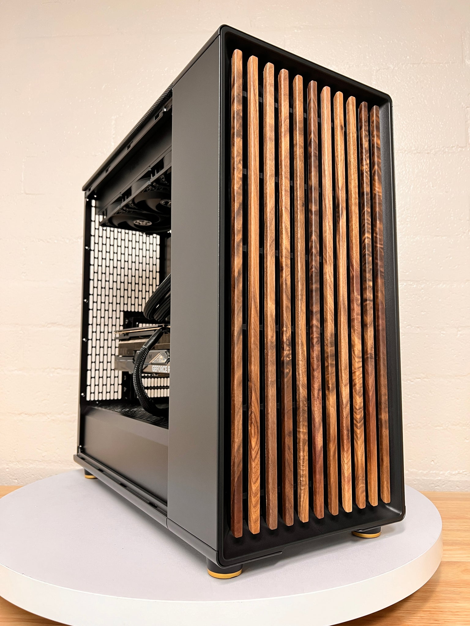 WS FD North XL: Intel Core Ultra 9 285K / 96GB DDR5 / 2TB Gen5 SSD