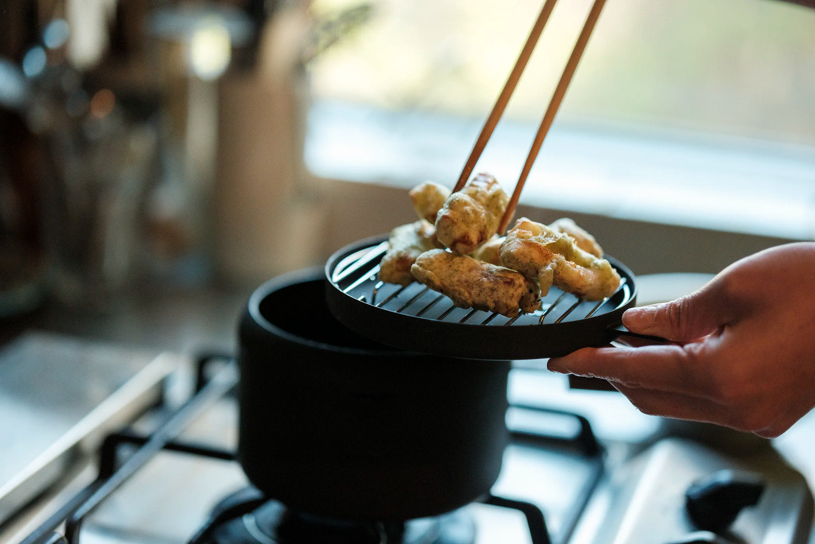 ツレヅレハナコ×オレンジページ「ふたつき鉄製揚げ鍋 13cm」｜【公式