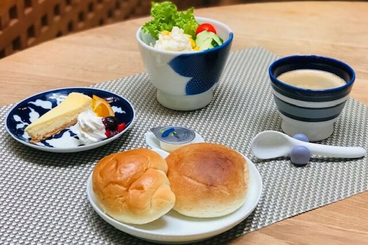 明染付白抜紋 プレート皿揃（5枚入） | 有田焼 深川製磁｜公式