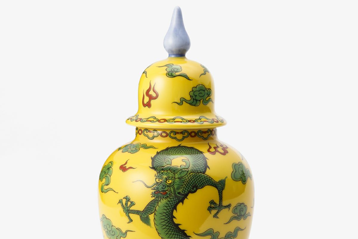 竜鳳凰錦手黄地冠付台付6寸飾壺(壷) | 有田焼 深川製磁｜公式