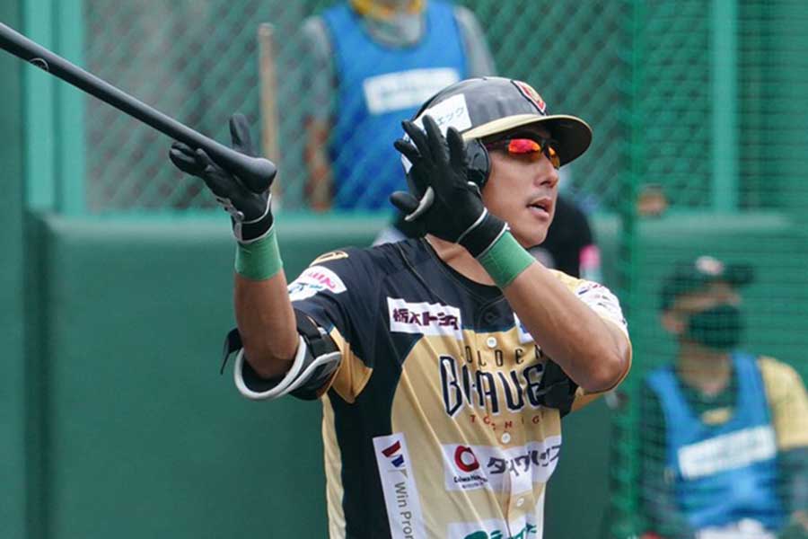 川崎宗則がたった1球で示したスター性 初球弾に盟友西岡も唸る「さすが