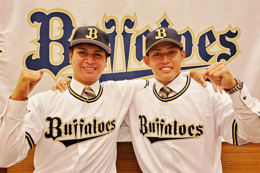 入団拒否の可能性からオリックス入り 仙台大コンビが仮契約「1年目から