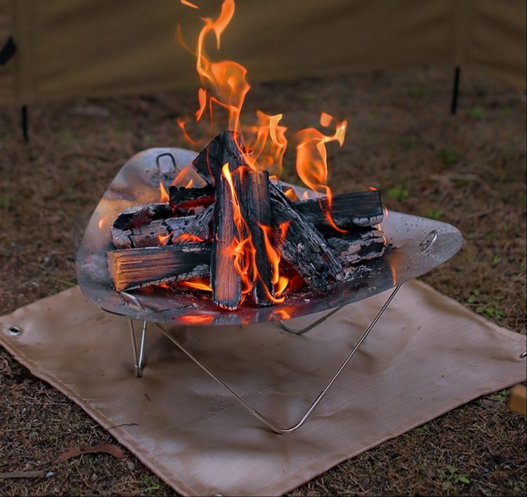 超軽量チタン製など持ち運び自由自在なコンパクト焚き火台20選