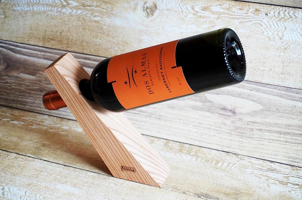 樹齢350年を超える箱根の杉を再生利用したワインホルダー | 工芸品