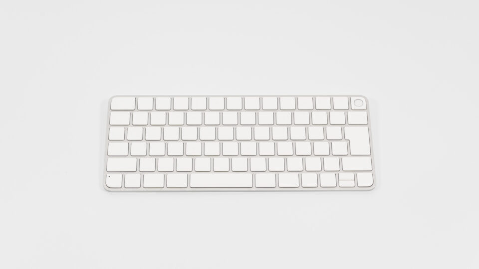 Magic Keyboardを上質な純白に。「ホワイトアウトステッカー」レビュー