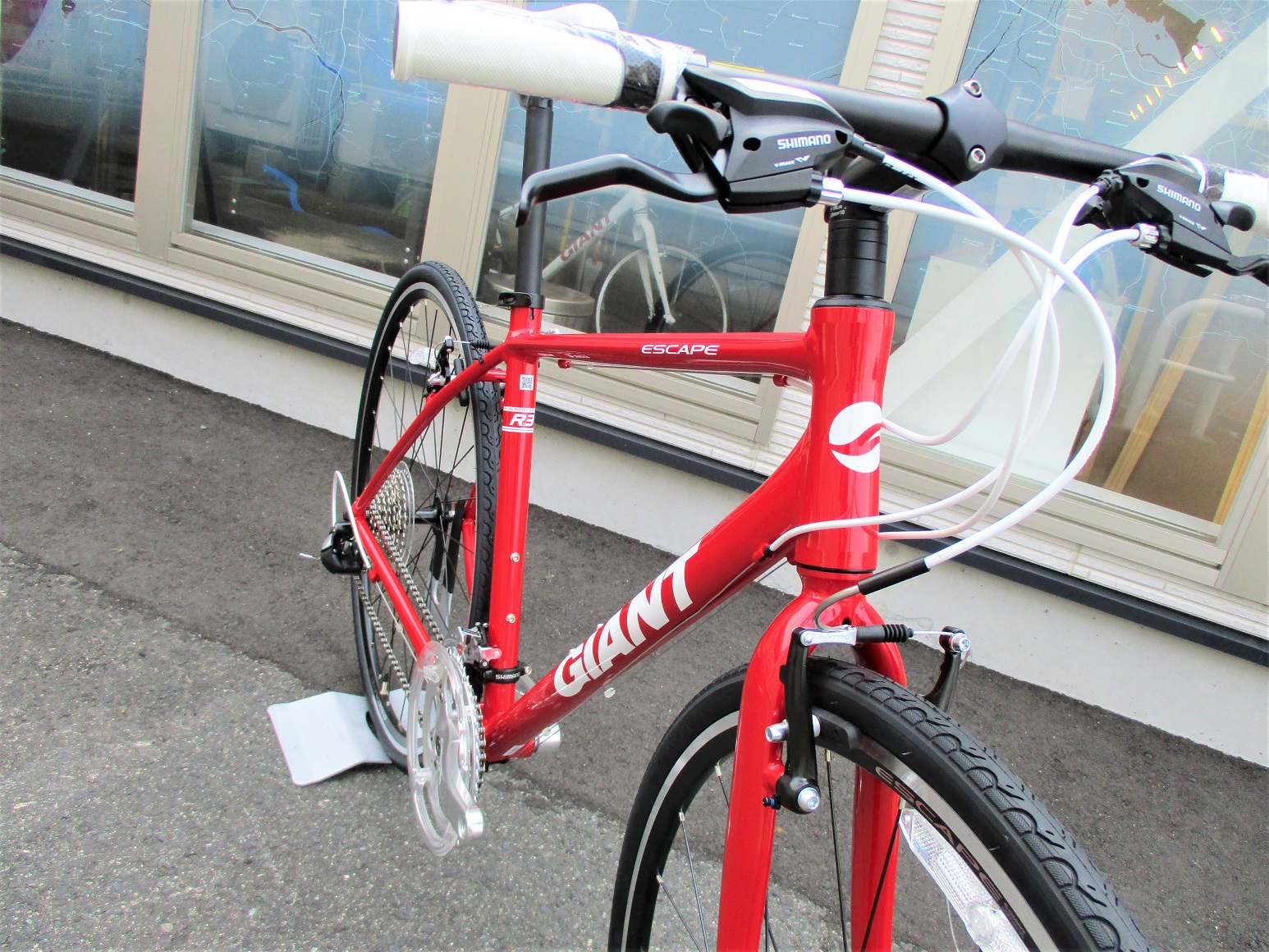 入荷情報】2018年早期モデル☆入荷してます！！ESCAPE R3・R3W