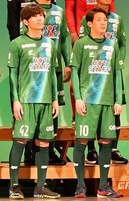 FC岐阜の新ユニホーム販売好調、人気トップは柏木選手 | 岐阜新聞