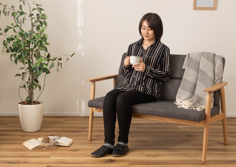 2人掛け】北欧風 天然木 ダイニングソファ / リズ｜ベッド・マットレス