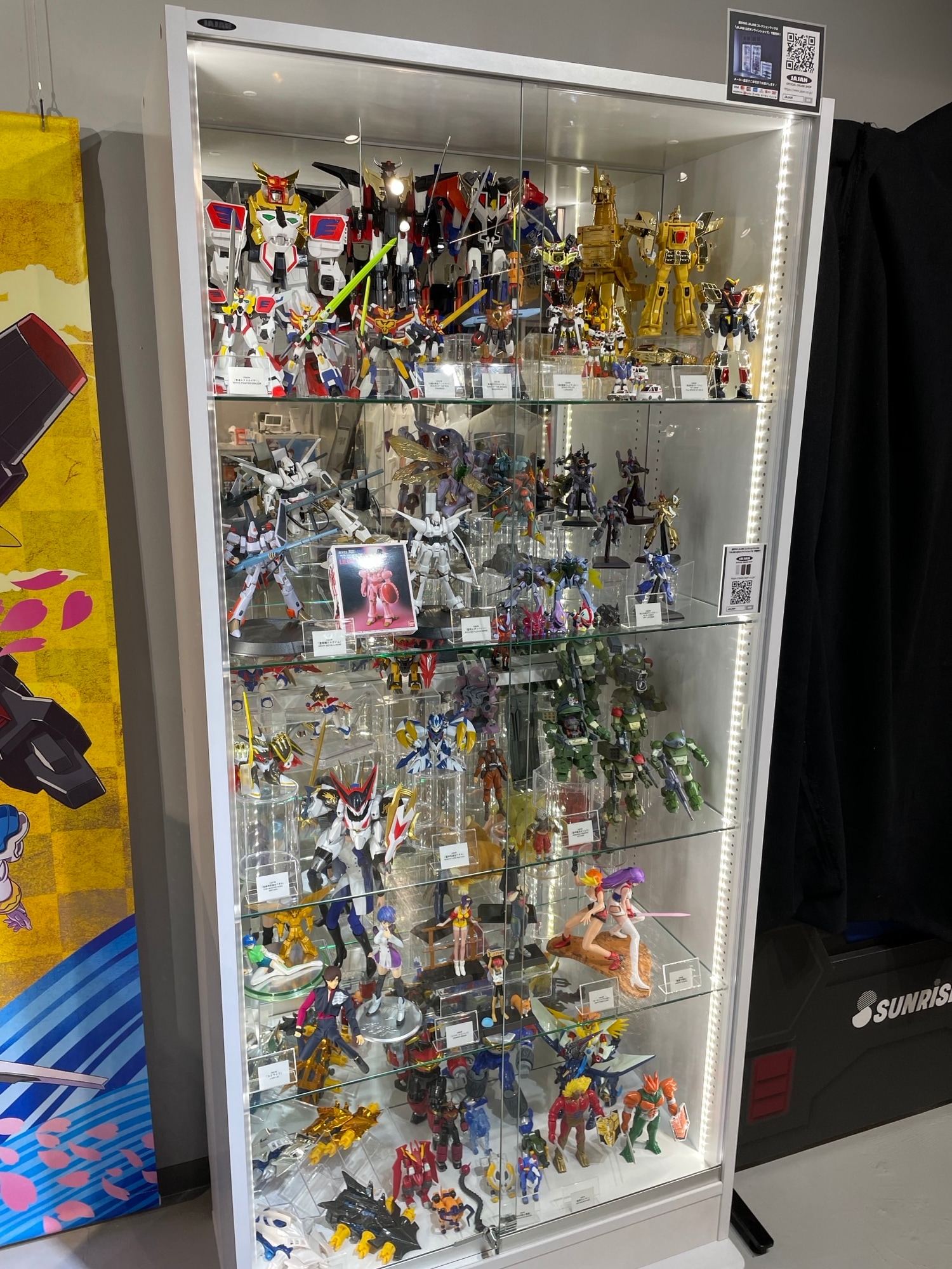 バンダイナムコ Cross Store東京』 さんにてコレクションラックをご