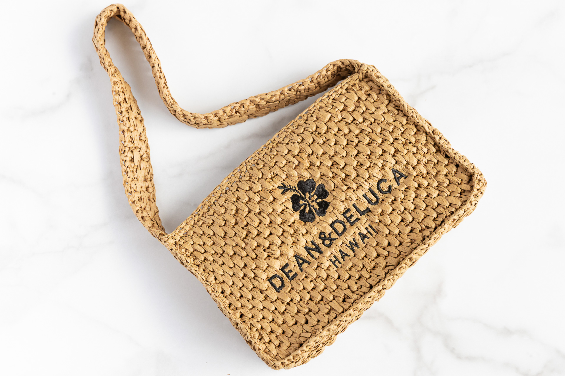 DEAN & DELUCA、ハワイ「カカアコ・コウラ店」オープン。ラフィア
