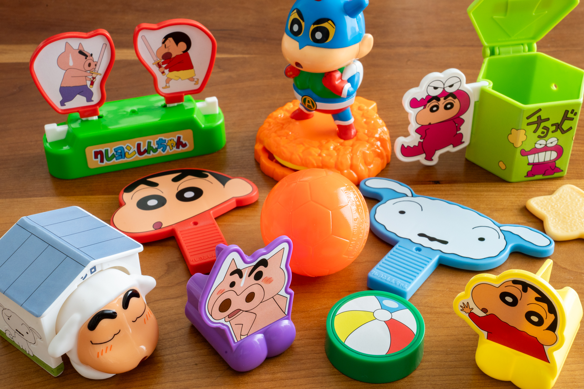 マクドナルド、ハッピーセットに「クレヨンしんちゃん」登場！ 友達や
