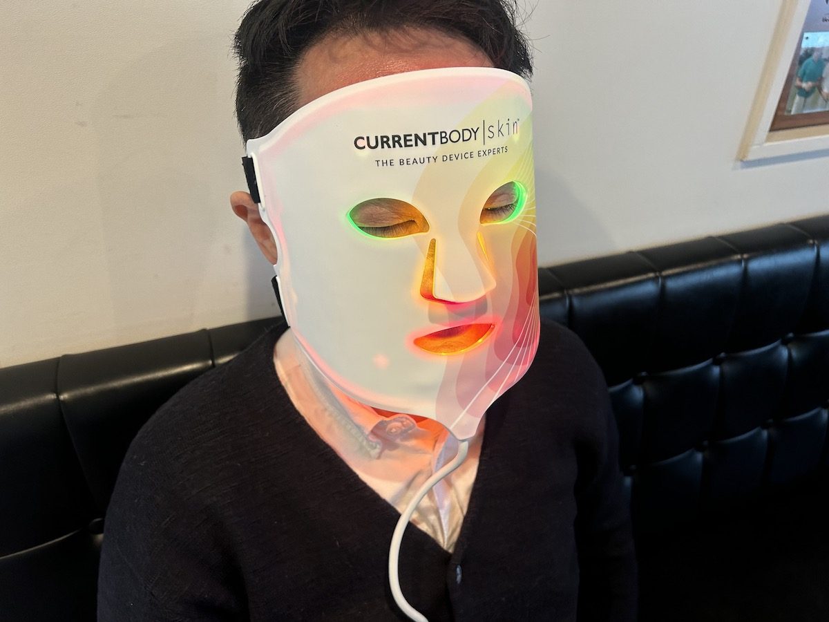 海外セレブも愛用「カレントボディ」LED4イン1マスクを使ってみた