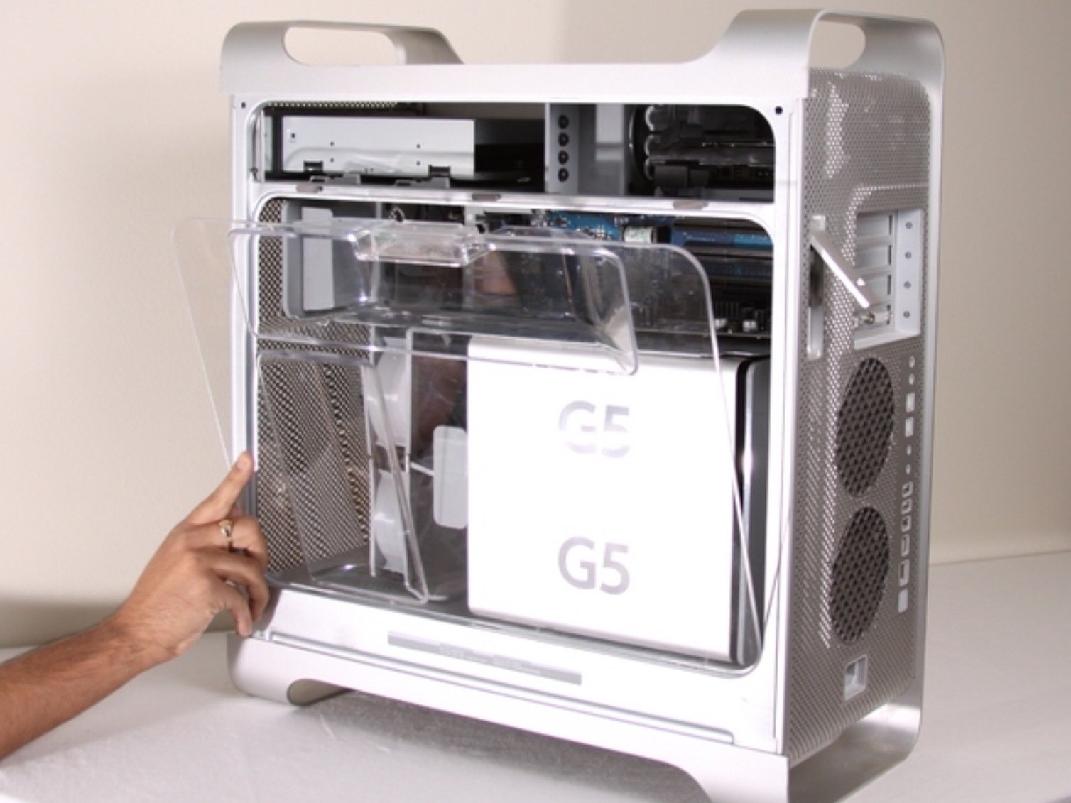 Power Mac G5 Late 2005 CMOS/PRAM Battery Replacement - iFixit