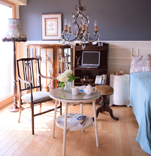 アンティーク風のおしゃれなフロアスタンド、ウィリアムモリス柄の