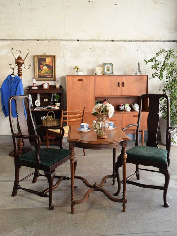 イタリアのアンティーク調家具、おしゃれなコートハンガー、フック