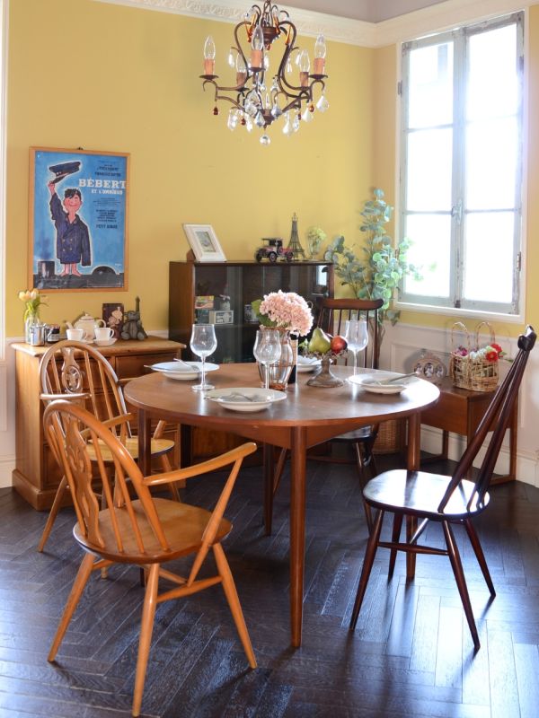 アーコールのシスルバックチェア（カスタード色・ハの字脚・アーム付き