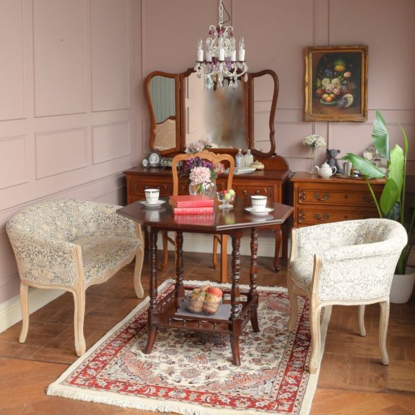 フランスから届いたアンティークの家具、三面鏡が付いたおしゃれな