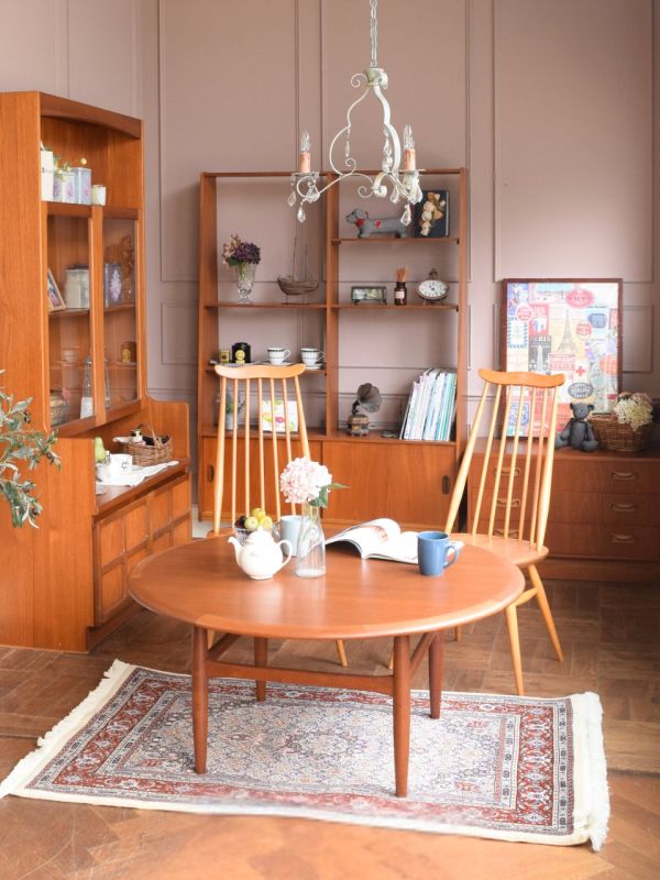 ビンテージのコーヒーテーブル、シンプルなデザインがかっこいいロー