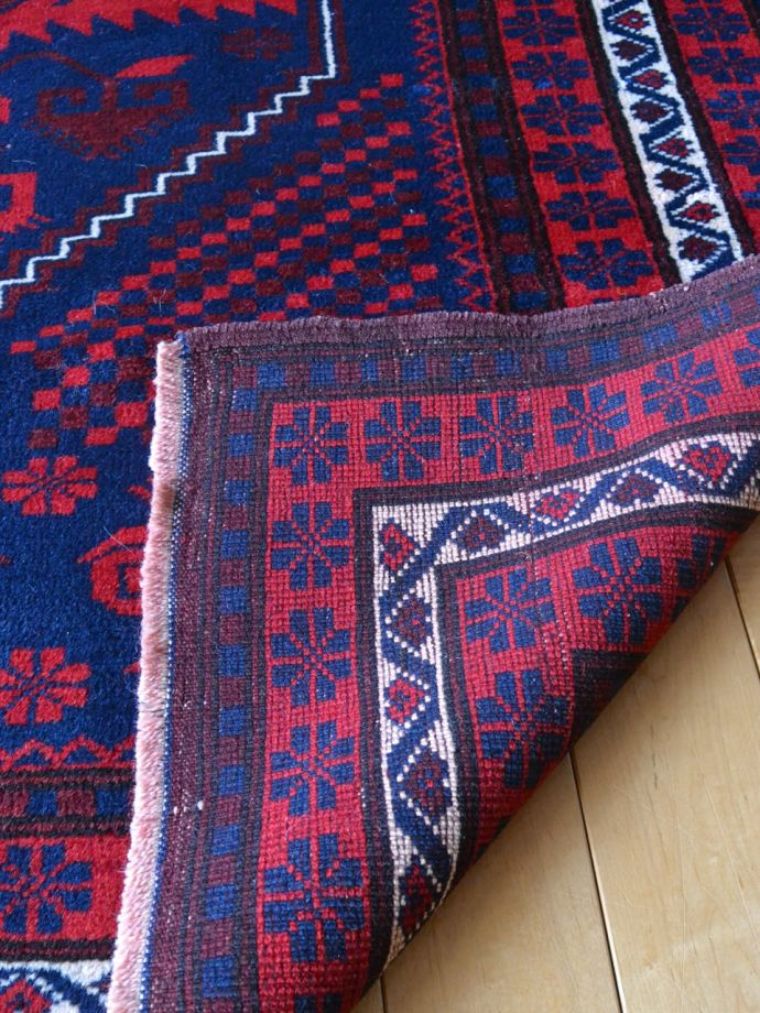 一点もののおしゃれなビンテージ絨毯 トルコバルケシルのトライバル