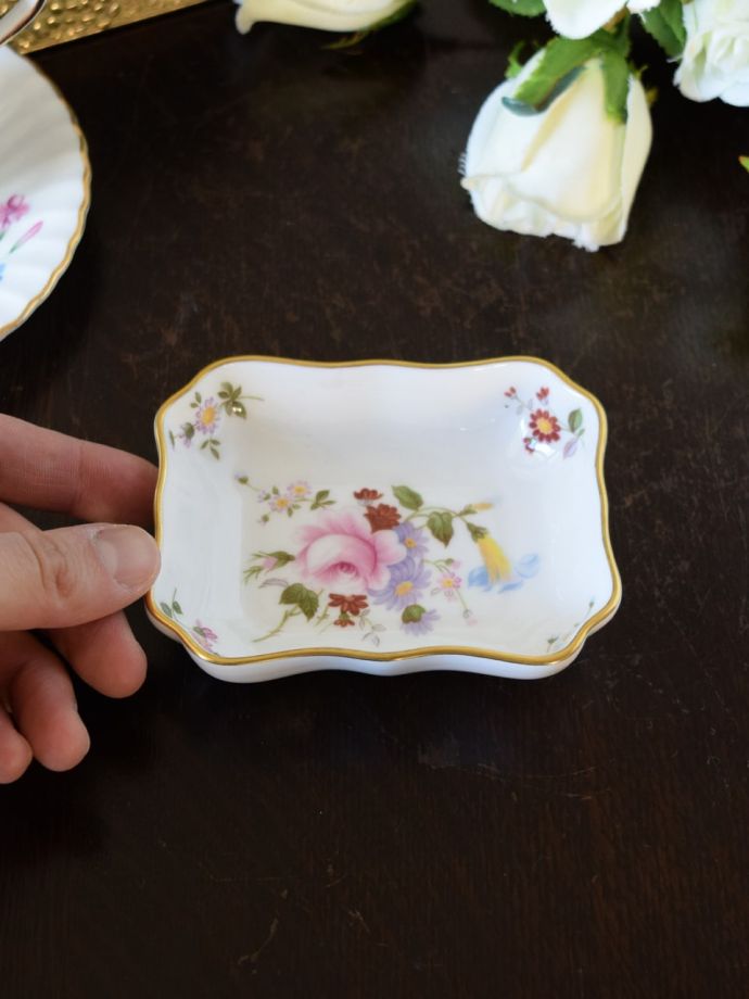 英国アンティークの小さなお皿、ロイヤルクラウンダービー（DERBY