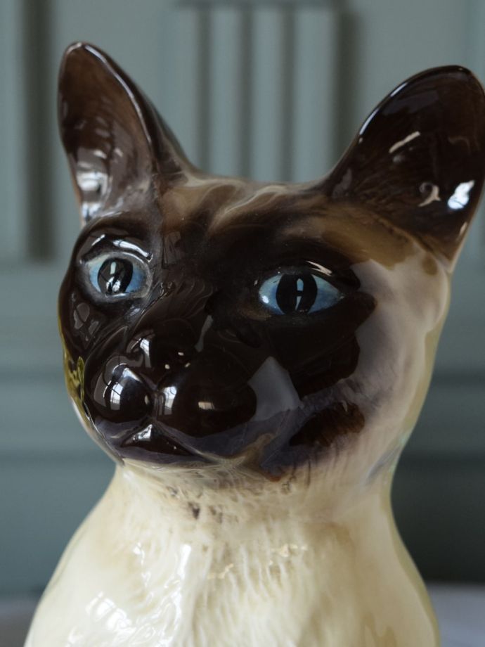 英国アンティークの陶器の猫、ベスウィック社のシャムネコの置物