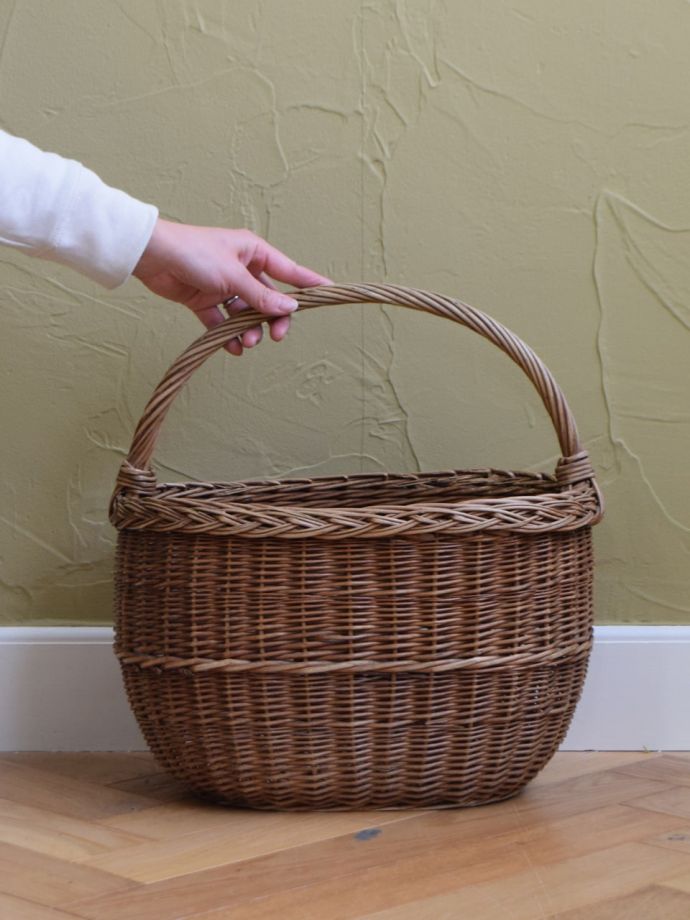 英国から届いたアンティークのバスケット、とっても可愛い手編みの籐