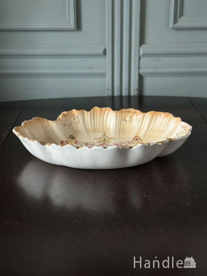 英国から届いたクリーム色のアンティーク陶磁器、クラウンデボンの