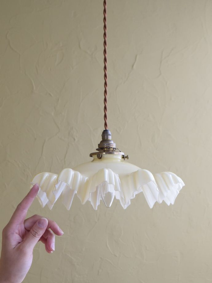アンティークのフレンチシェード、美しいフリルのペンダントライト