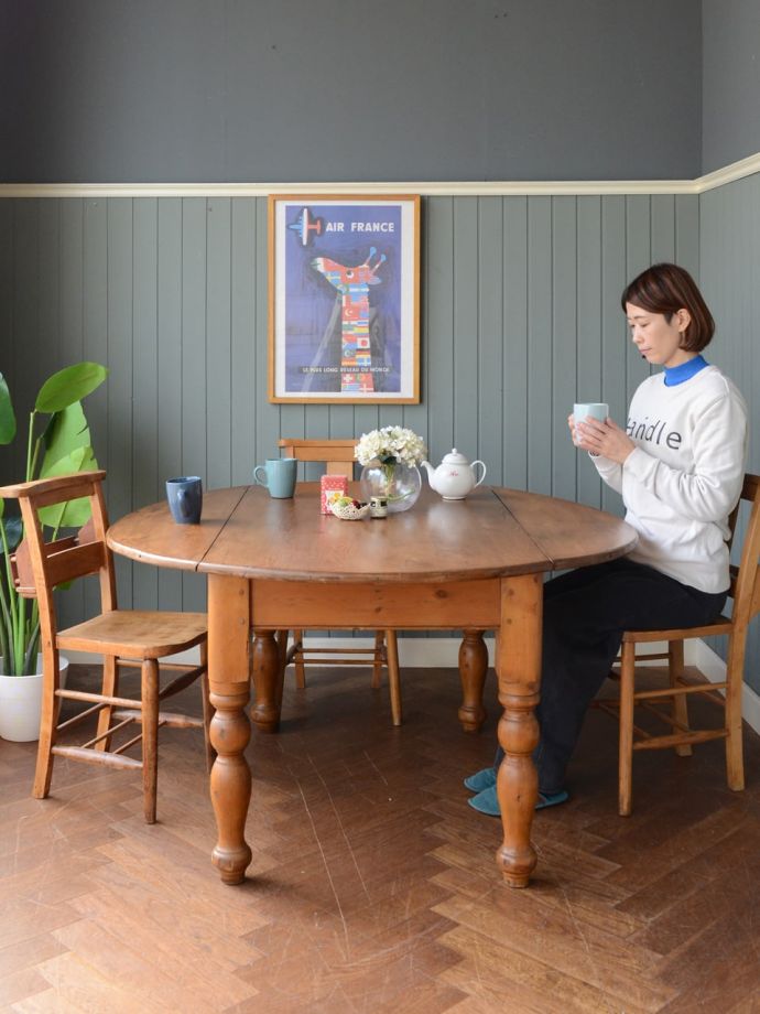 英国アンティークの丸いテーブル、オールドパインのバタフライテーブル