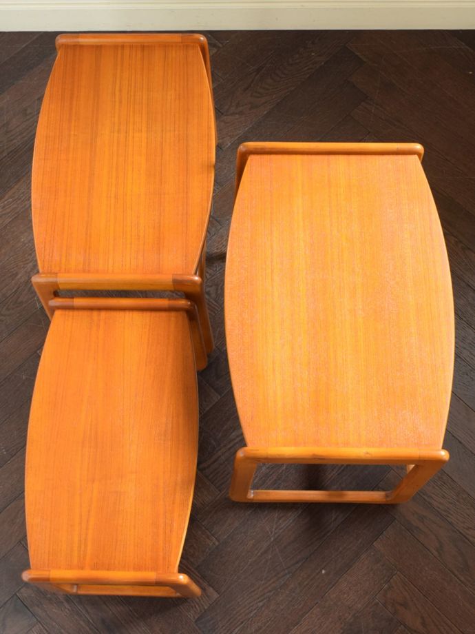 ミッドセンチュリーのおしゃれで便利なテーブル、北欧デザインの