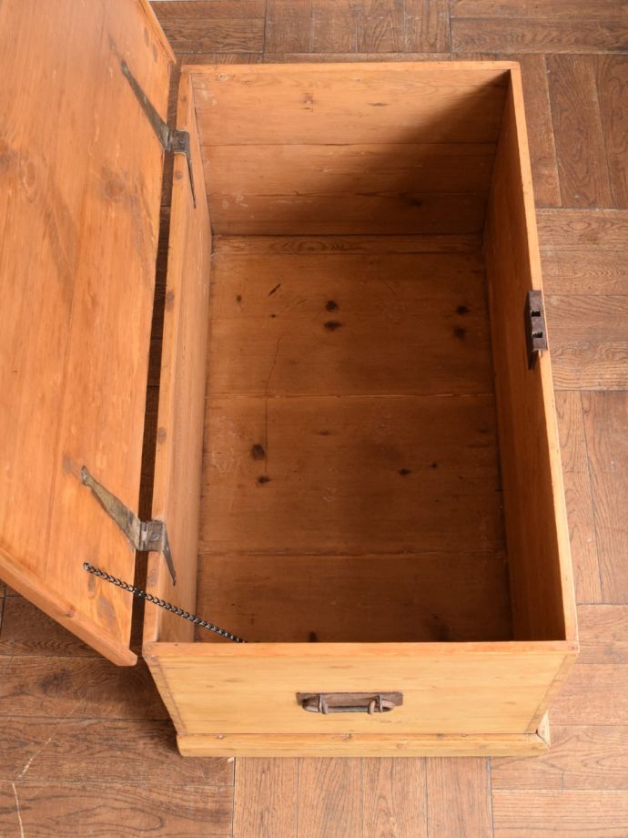 英国アンティークのボックス収納家具、オールドパイン材のブランケット