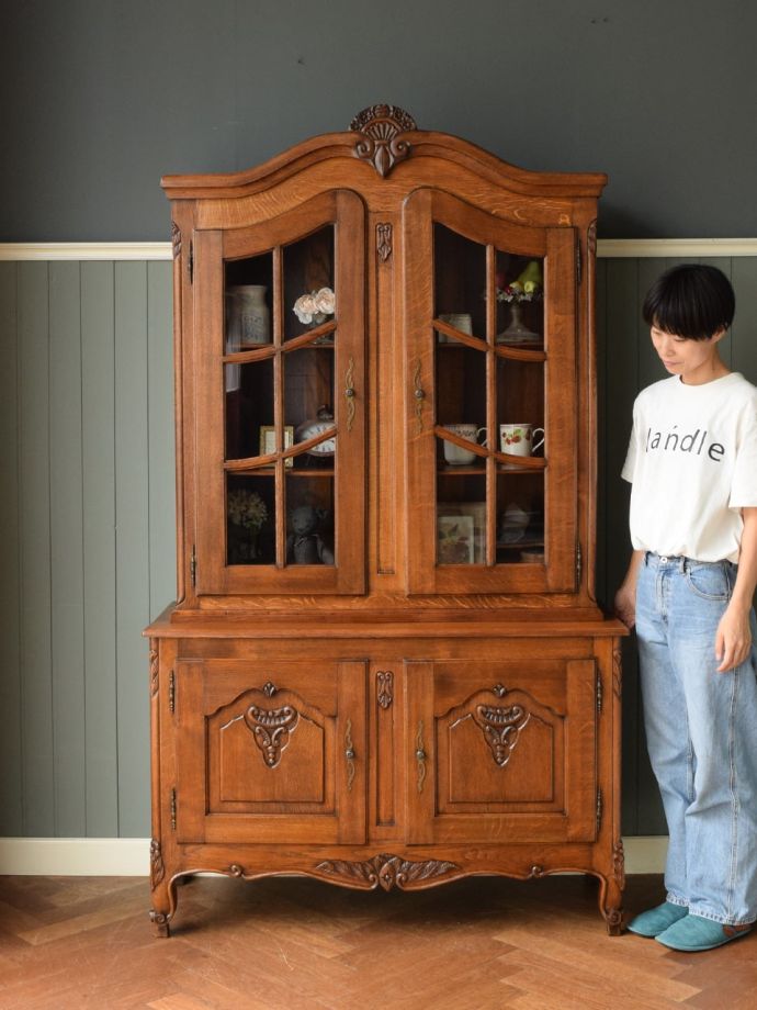 フランスから届いたアンティークの食器棚、本棚にもピッタリのガラス