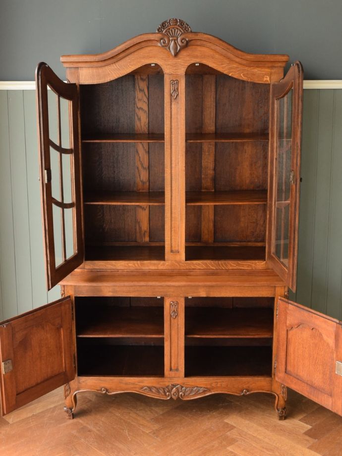 フランスから届いたアンティークの食器棚、本棚にもピッタリのガラス