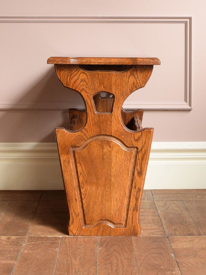 フランスから届いた便利なマガジンラック、サイドテーブル付きの