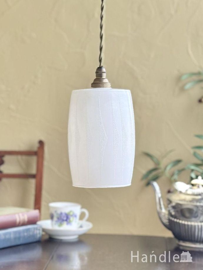 ミッドセンチュリースタイルのおしゃれな照明、ビンテージガラスの白い