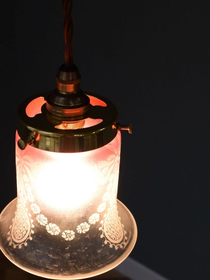 イギリスのアンティーク照明、クランベリーガラスのランプシェード