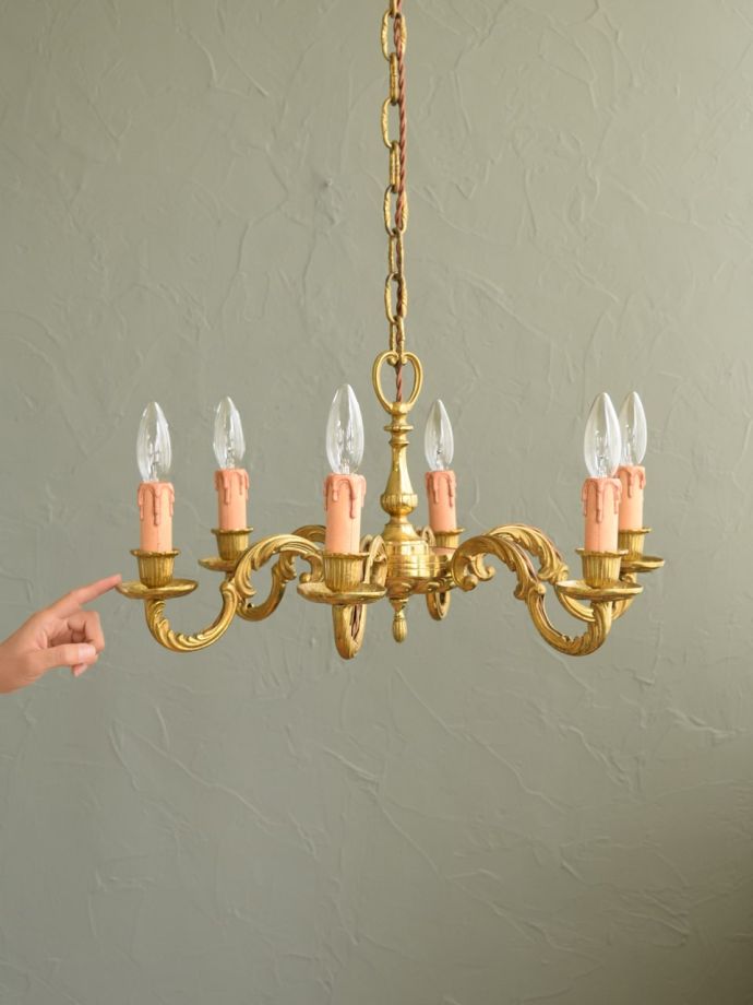 イギリスのアンティーク照明、装飾が美しい真鍮製のシャンデリア(6灯