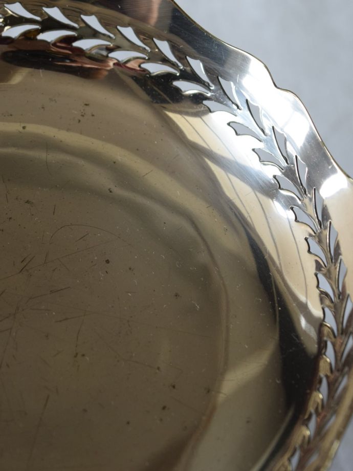 アンティークのシルバープレート、英国の透かし細工模様が美しい