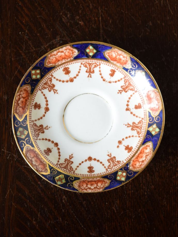 ロイヤルアルバートクラウンチャイナのおしゃれな食器、伊万里デザイン