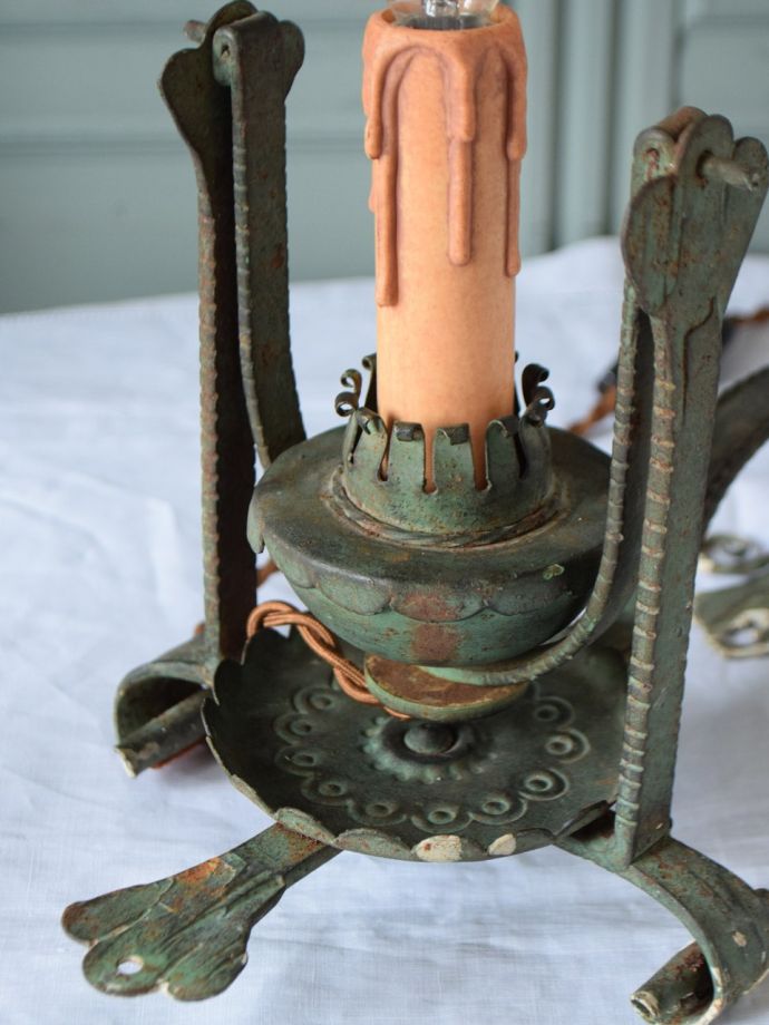 イギリスから届いたアンティークのテーブルランプ、ロウソク型の