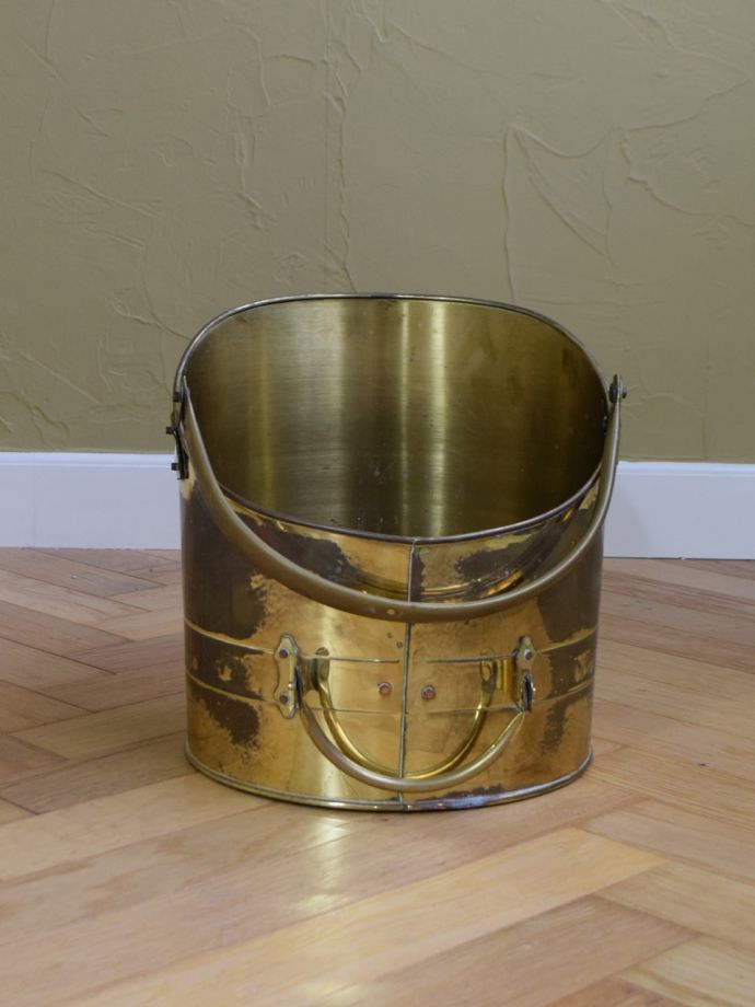 英国から届いたアンティークのおしゃれなバケツ、真鍮製のコール